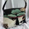 TSURU TORI 鶴鳥 BOLSO EN TELA JAPONESA DE ALGODÓN NEGRO CON DETALLES EN COLOR DORADO Y VERDE
