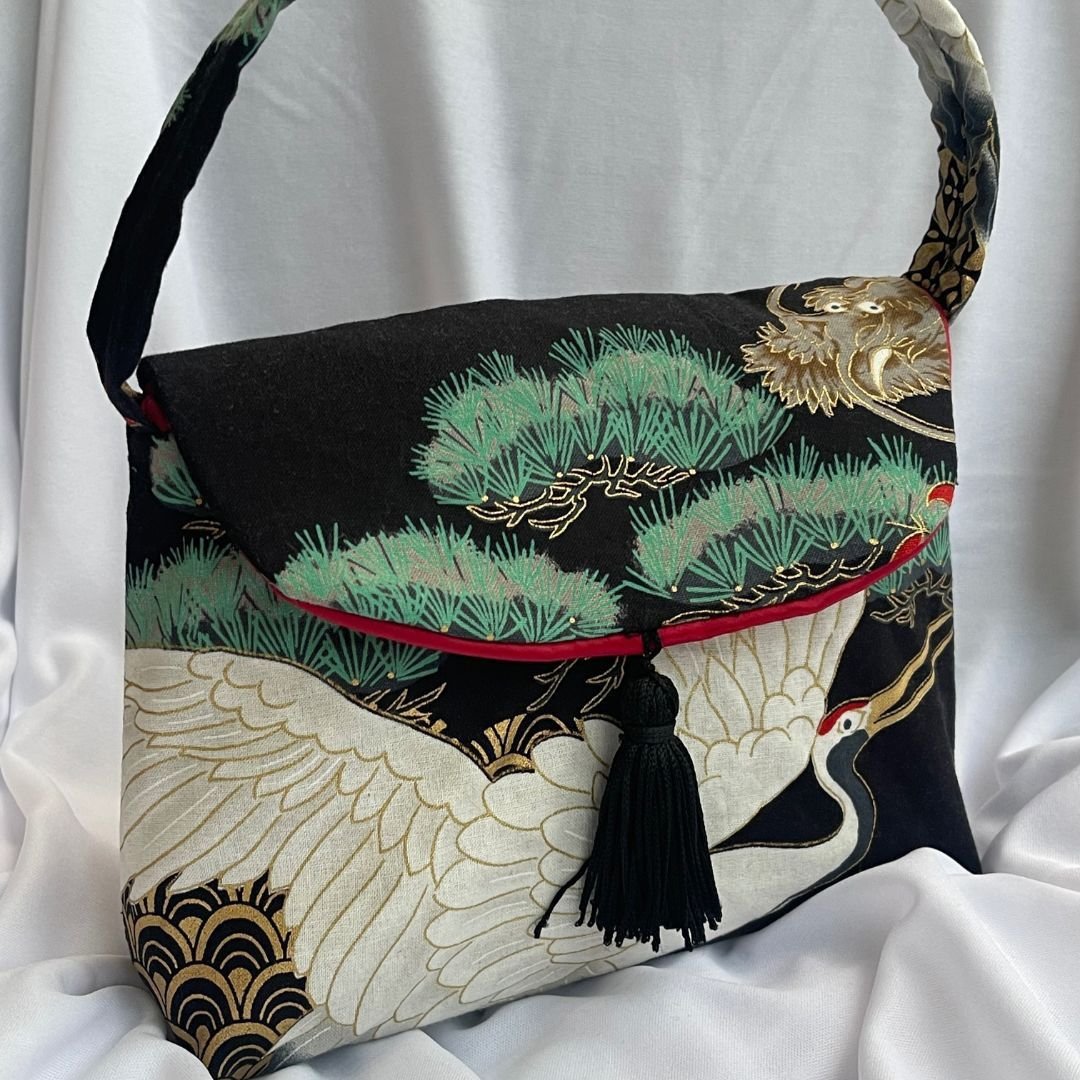 TSURU TORI 鶴鳥 BOLSO EN TELA JAPONESA DE ALGODÓN NEGRO CON DETALLES EN COLOR DORADO Y VERDE