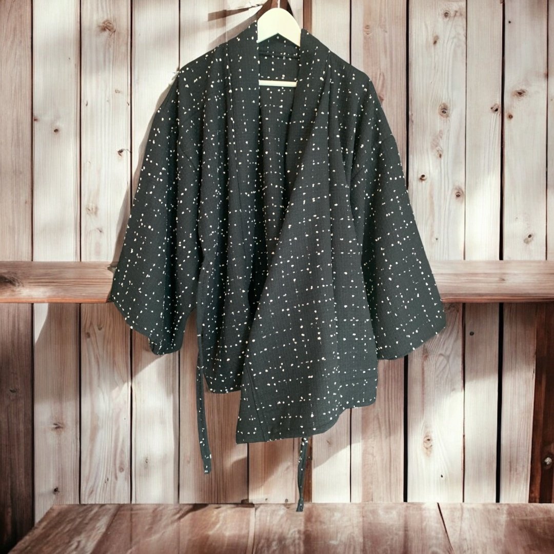 Kimono Haori Preto com pontos brancos