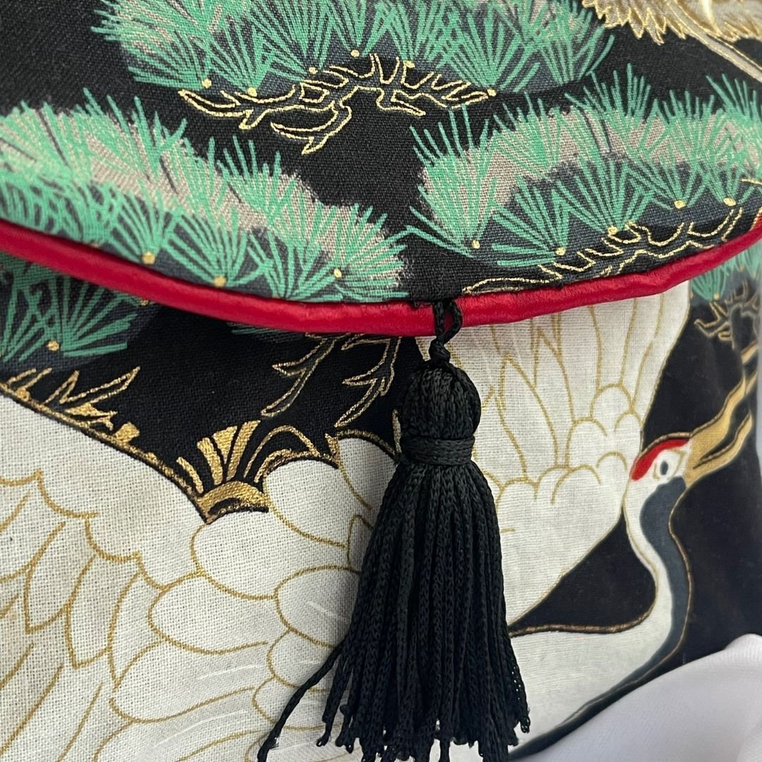TSURU TORI 鶴鳥 BOLSO EN TELA JAPONESA DE ALGODÓN NEGRO CON DETALLES EN COLOR DORADO Y VERDE