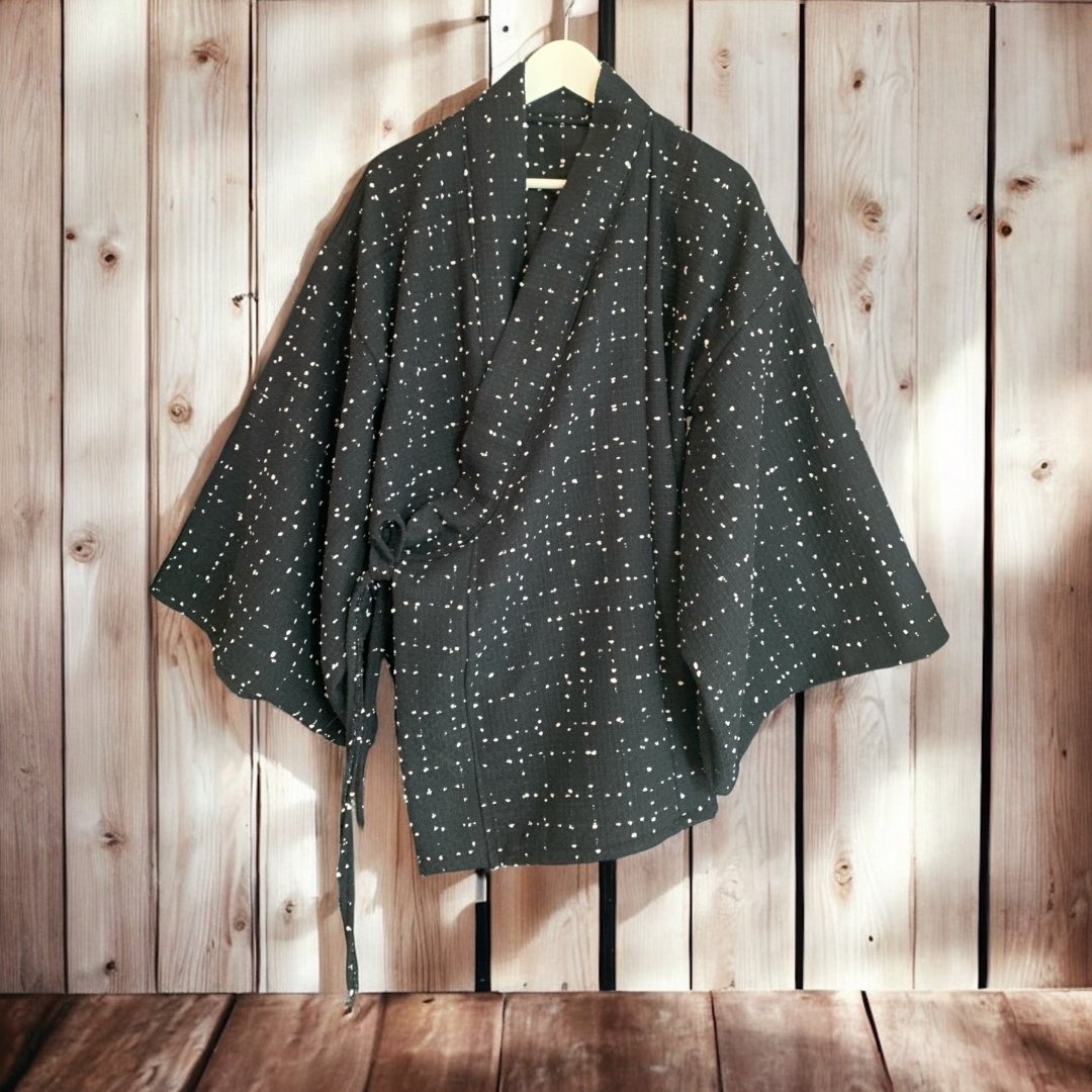 Kimono Haori Preto com pontos brancos