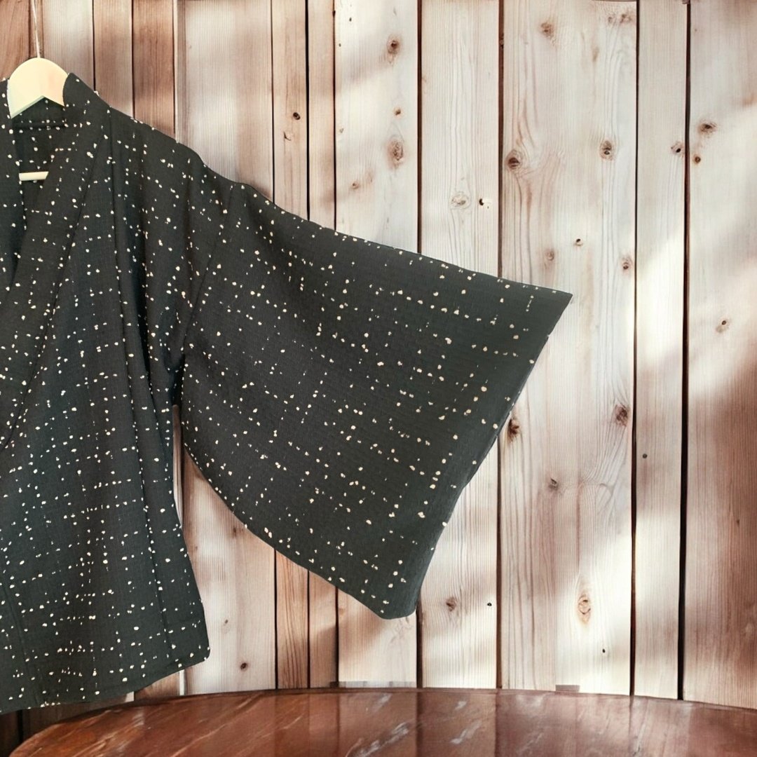Kimono Haori Preto com pontos brancos