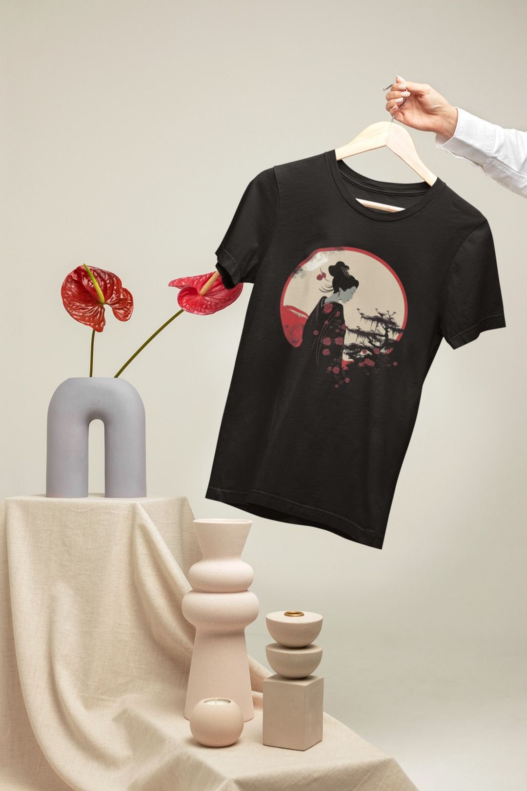 T-SHIRT JAPONESA GUEIXA COM QUIMONO PRETO