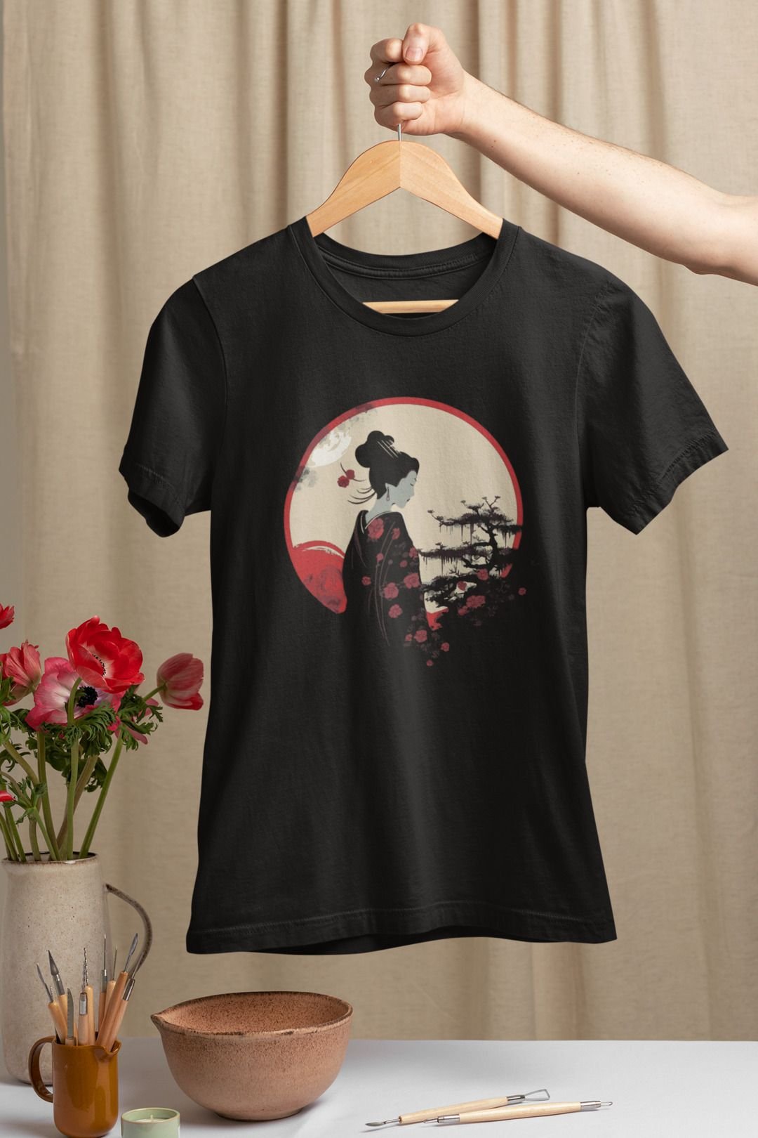 T-SHIRT JAPONESA GUEIXA COM QUIMONO PRETO