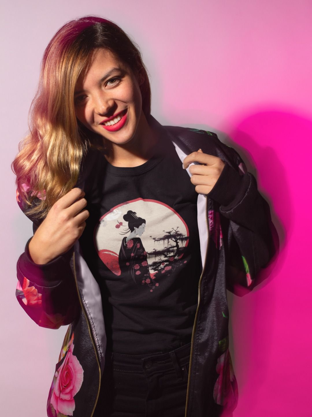 T-SHIRT JAPONESA GUEIXA COM QUIMONO PRETO