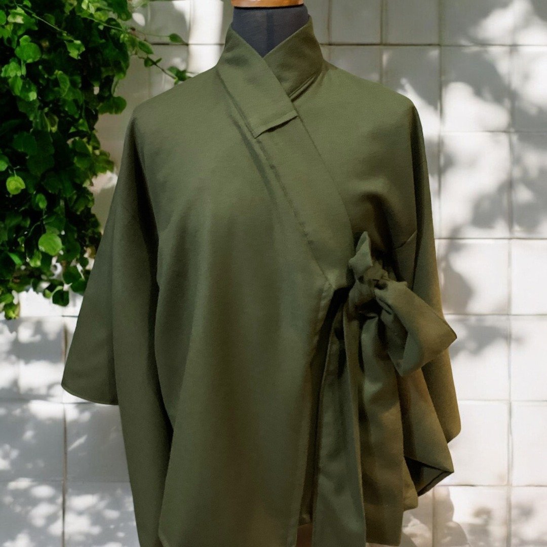 Olivfarbener Harmony-Kimono aus Wolle