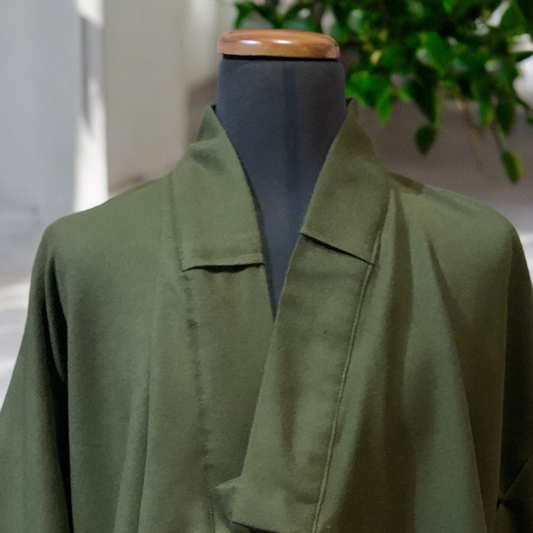 Olivfarbener Harmony-Kimono aus Wolle