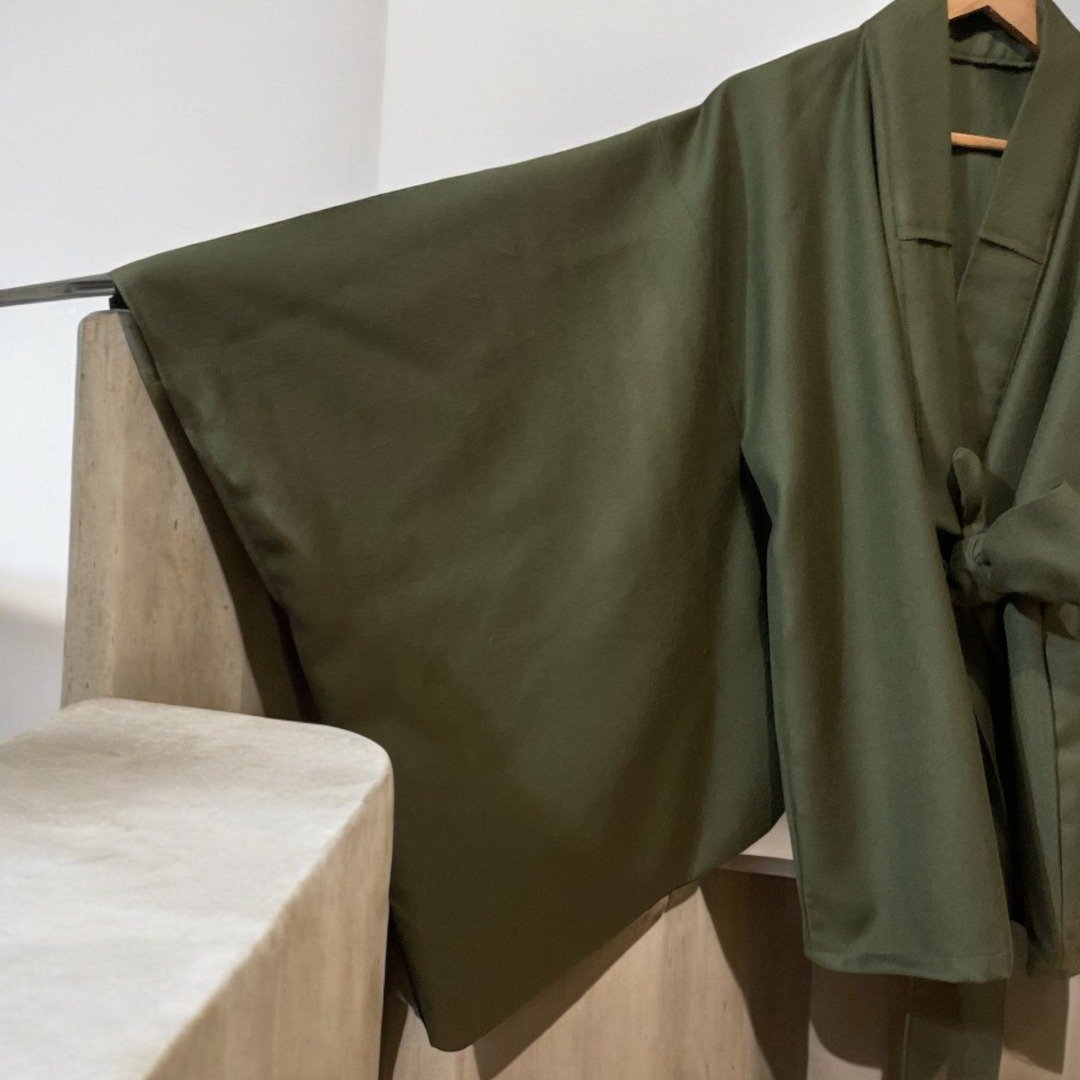Olivfarbener Harmony-Kimono aus Wolle
