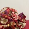 KIHARU NAKAMURA 中村 喜春 TESSUTO DI COTONE ROSSO INTENSO CON GRU BIANCHE E ANELLO PLACCATO ORO