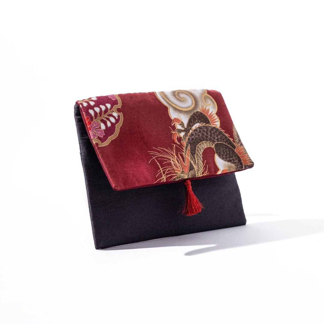 CARTEIRA DRAGÃO OCULTO VERMELHO COM TECIDO DE ALGODÃO JAPONÊS E LINHO VERDE PROFUNDO 17*14CM