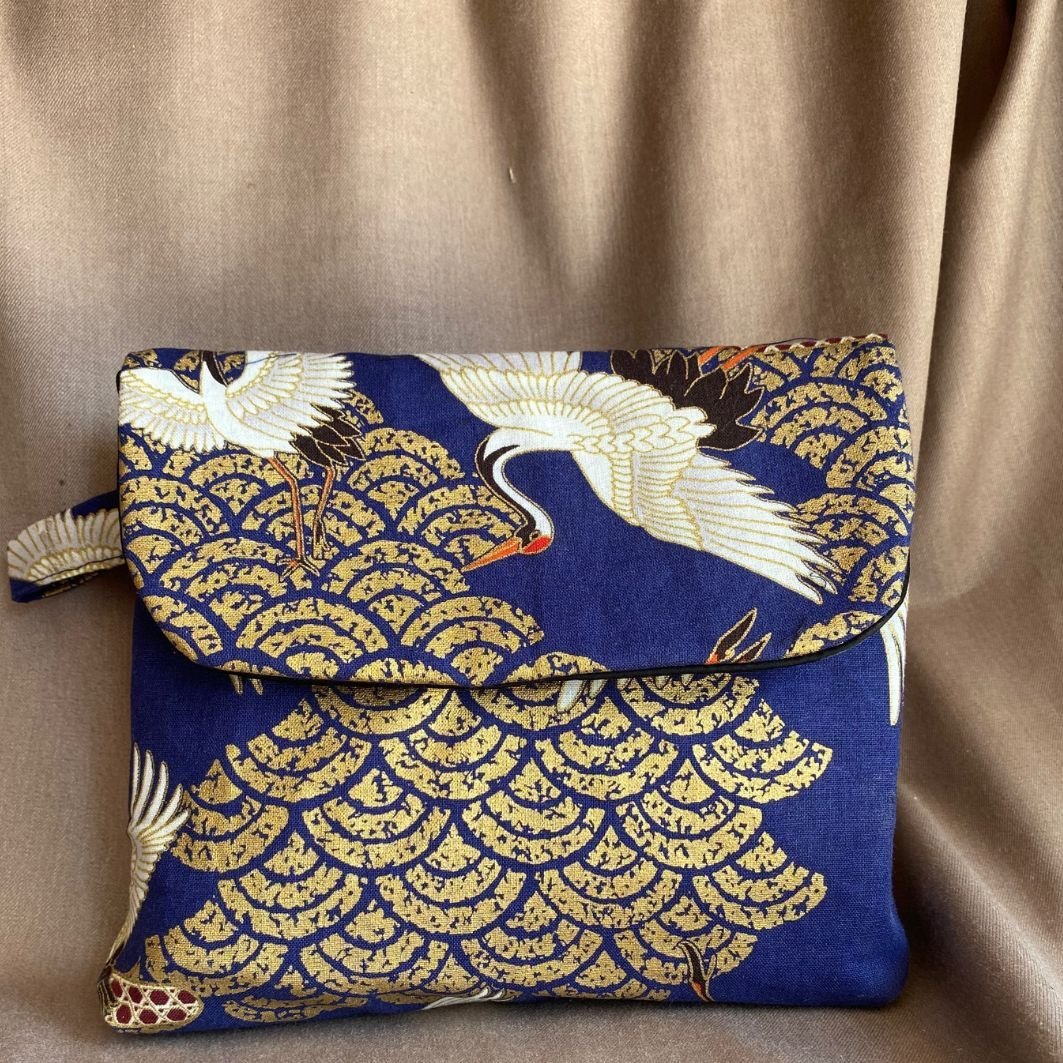 TSURU TORI 鶴鳥 PURSE BAG IN DEEP BLUE COTTON JAPANESE FABRIC WITH GOLDEN AND BLACK COLORED DETAILS
