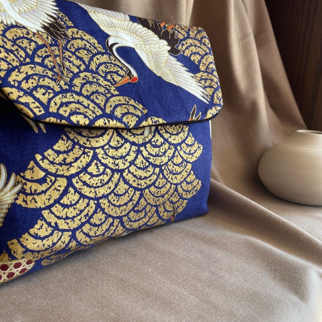 TSURU TORI 鶴鳥 PURSE BAG IN DEEP BLUE COTTON JAPANESE FABRIC WITH GOLDEN AND BLACK COLORED DETAILS