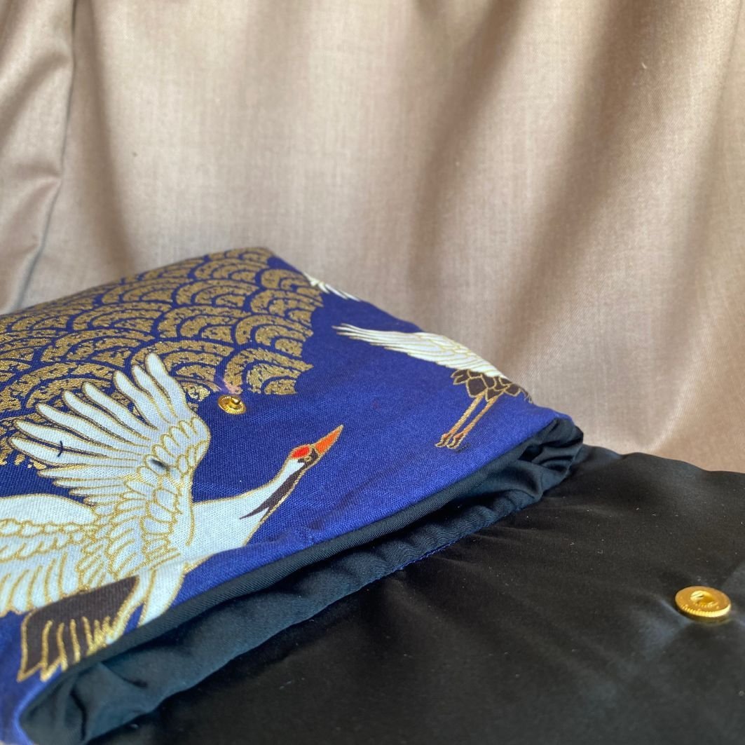 TSURU TORI 鶴鳥 PURSE BAG IN DEEP BLUE COTTON JAPANESE FABRIC WITH GOLDEN AND BLACK COLORED DETAILS