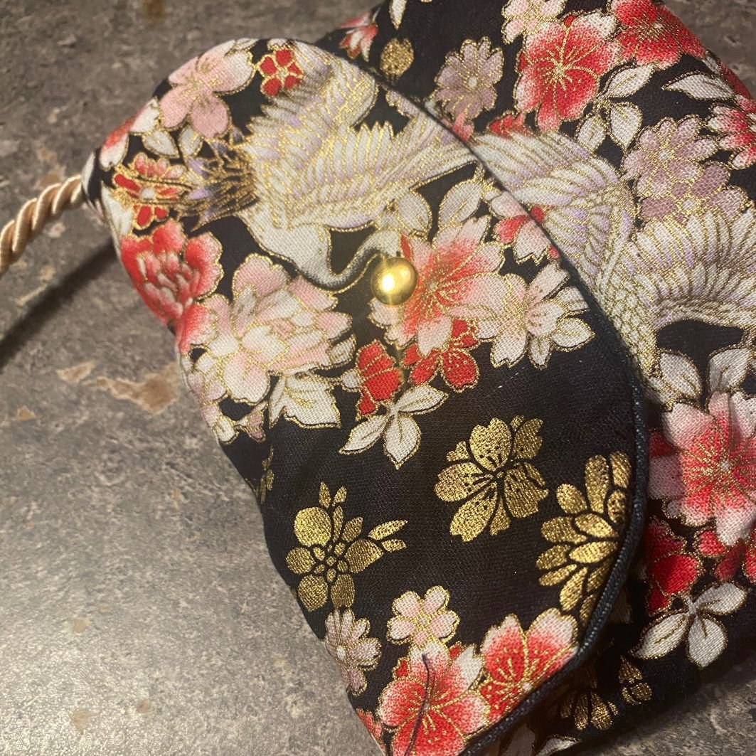 AOI HARU 青い春 HANDTASCHE OSAKA BAUMWOLLSTOFF MIT FRÜHLINGSBLUMENANG WEISSER KRANICH