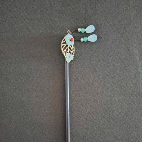 Hair Pin Light Green and Leaf Thimble