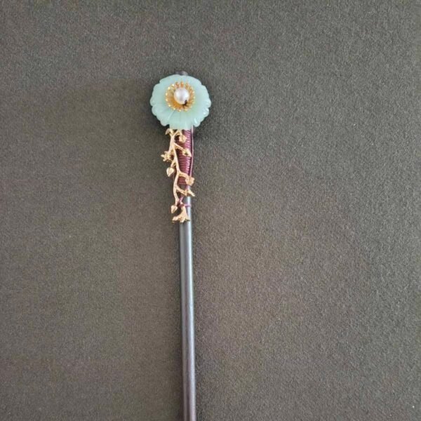 Hair Pin Light Green and tiny leaves Thimble