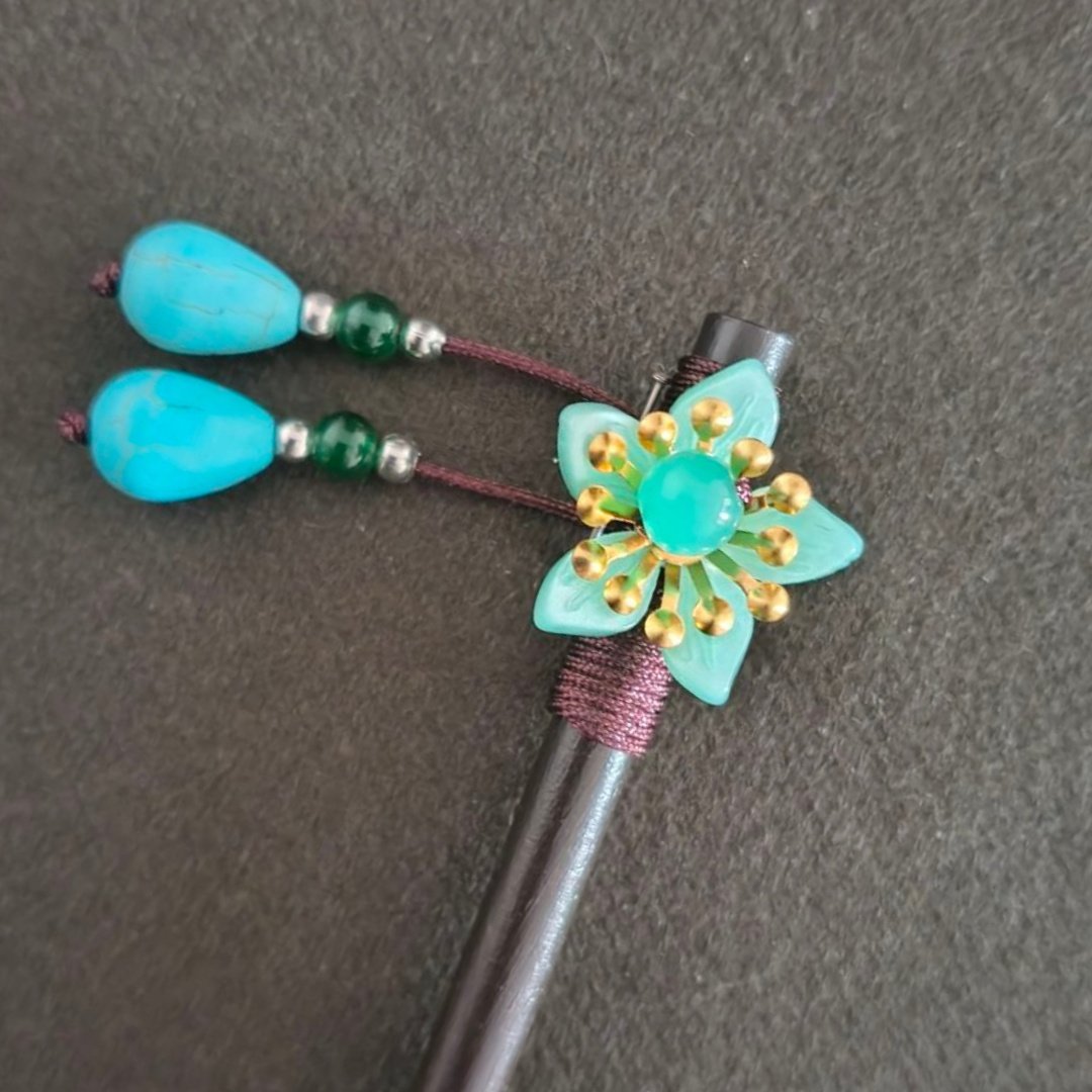 Hair Pin Light Green Star Thimble
