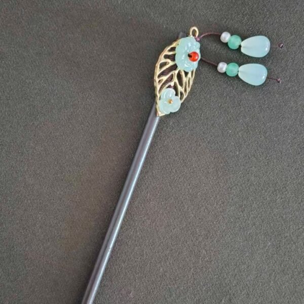 Hair Pin Light Green and Leaf Thimble