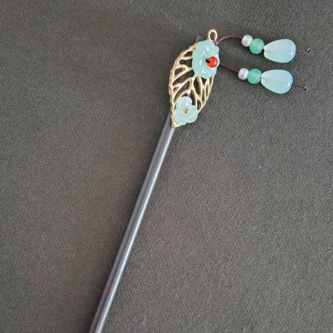 Hair Pin Light Green and Leaf Thimble